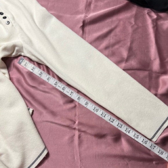 AK Anne Klein (Large EUC) Cream Long Sleeve Top with Button Detail - Picture 8 of 9